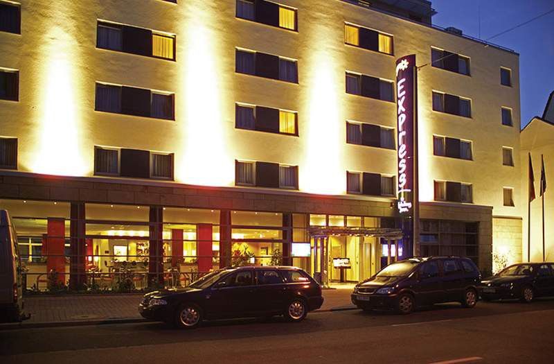 Holiday Inn Express Frankfurt Messe, An Ihg Hotel Fráncfort del Meno Exterior foto